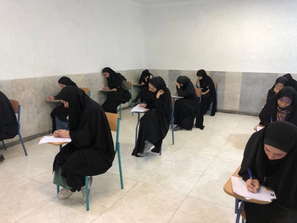 بازدید سرپرست پردیس فاطمه الزهرا(س) از برگزاری امتحانات پایان ترم تابستان 2