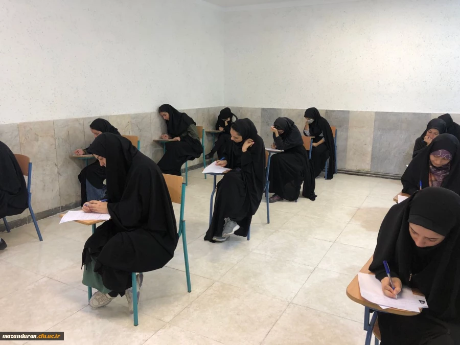 بازدید سرپرست پردیس فاطمه الزهرا(س) از برگزاری امتحانات پایان ترم تابستان 2