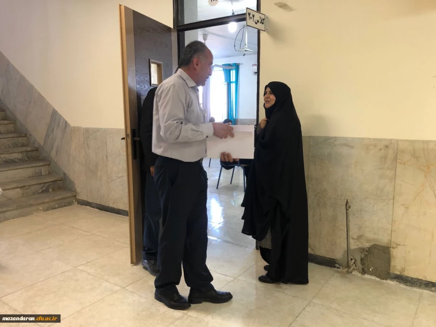 بازدید سرپرست پردیس فاطمه الزهرا(س) از برگزاری امتحانات پایان ترم تابستان 3