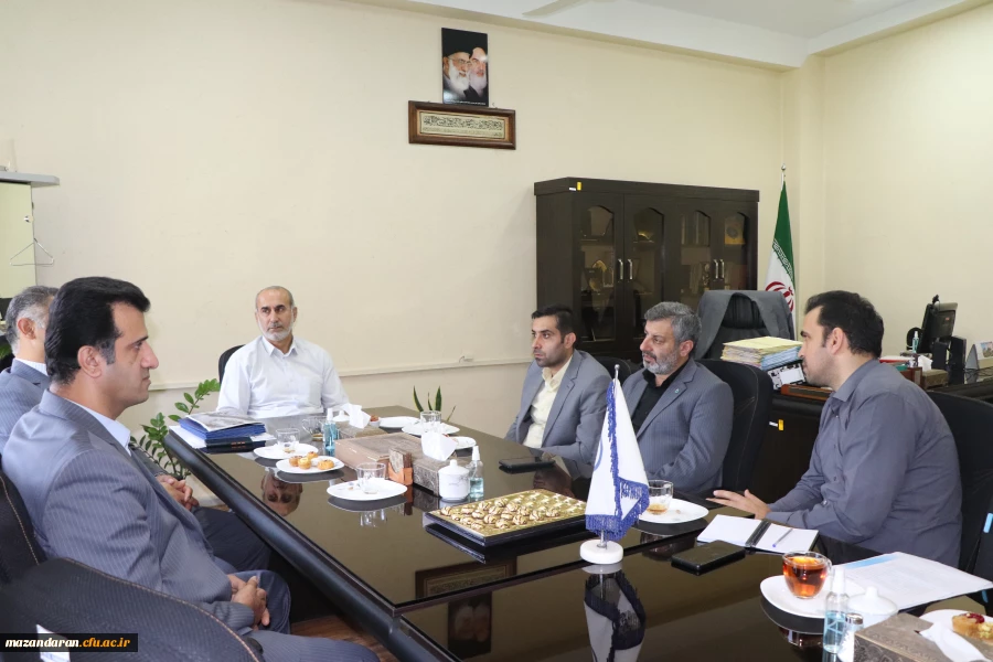 نشست صمیمی رئیس دانشگاه مازندران  با رئیس کل بانک تعاون مازندران  2