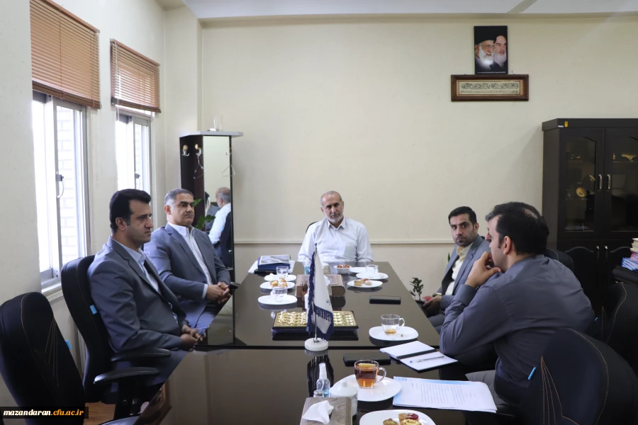 نشست صمیمی رئیس دانشگاه مازندران  با رئیس کل بانک تعاون مازندران  3