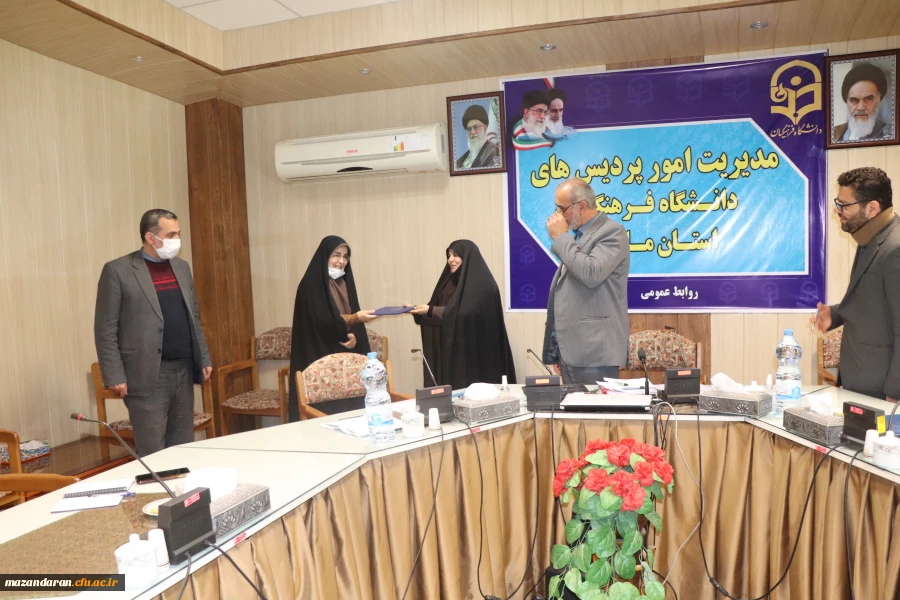 
جلسه  شورای  پژوهشی  دانشگاه فرهنگیان مازندران
  
 2