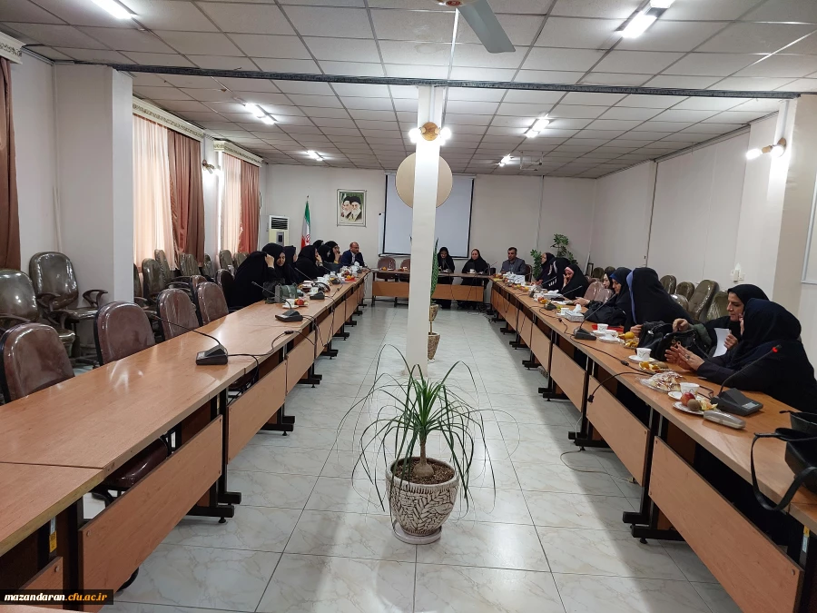 جلسه هم اندیشی اساتید و مدیران مدارس مجری کاروزی  3