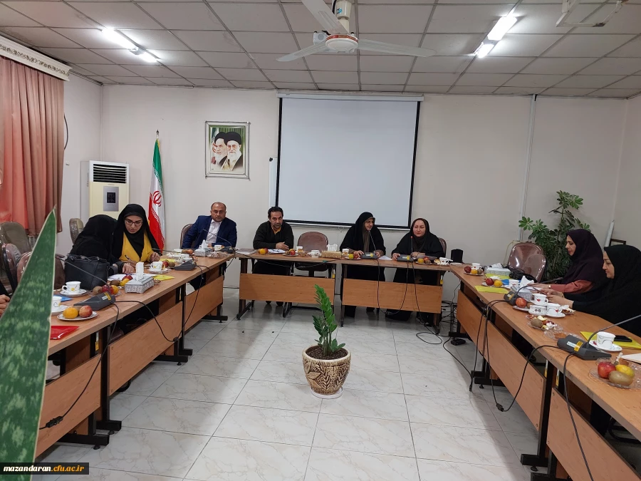 جلسه هم اندیشی اساتید و مدیران مدارس مجری کاروزی  4