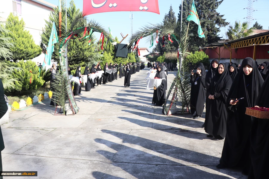 تشییع ووداع با پیکر مطهر شهید والامقام خوش نام دفاع مقدس


 2