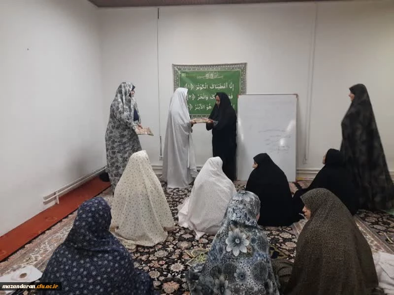 اهدا جایزه به عزیزان نمازگزار 2