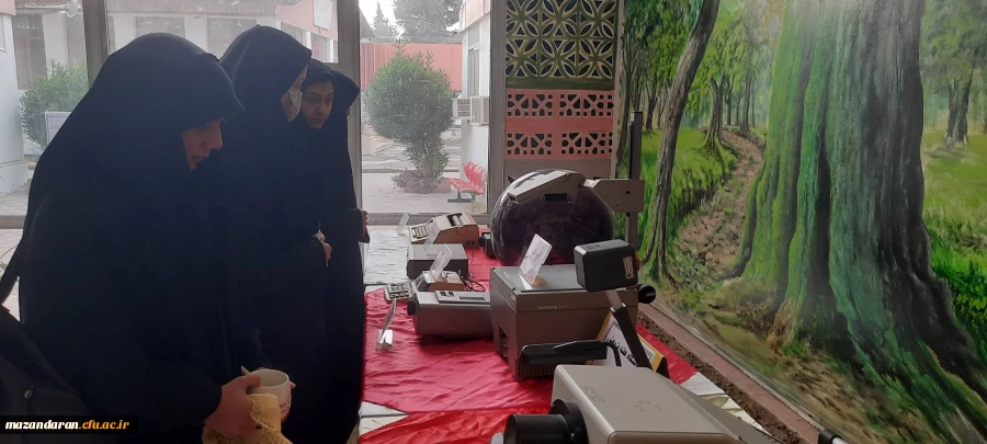 برگزاری نمایشگاه وسایل کمک آموزشی به مناسبت هفته پژوهش  3