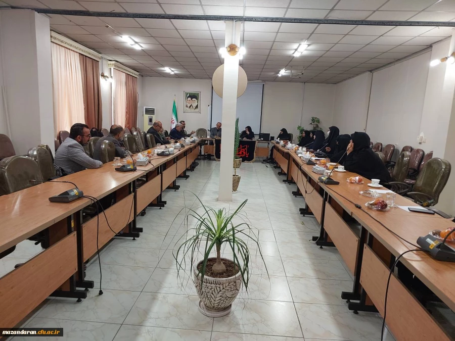 جلسه هم اندیشی رئیس دانشگاه فرهنگیان اساتید مرکز حضرت فاطمه س قائمشهر 4