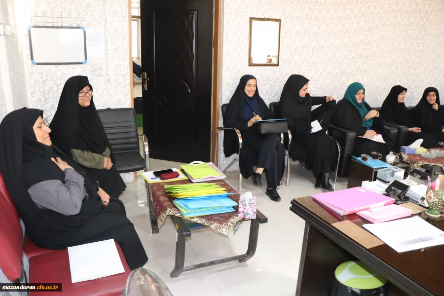 جلسه هم اندیشی رئیس دانشگاه فرهنگیان با اساتید مرکز بیت الهدی آمل 3