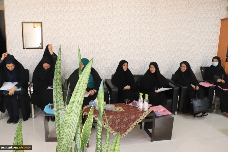 جلسه هم اندیشی رئیس دانشگاه فرهنگیان با اساتید مرکز بیت الهدی آمل 7