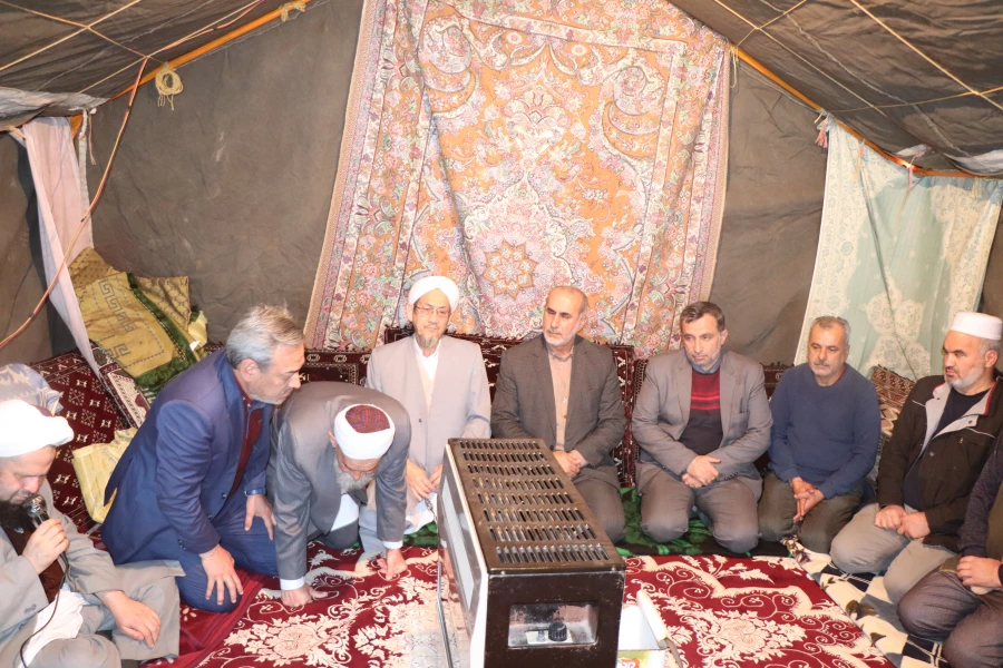 شرکت درمراسم ترحیم دانشجو معلم محمد امین عاشورپور
 3