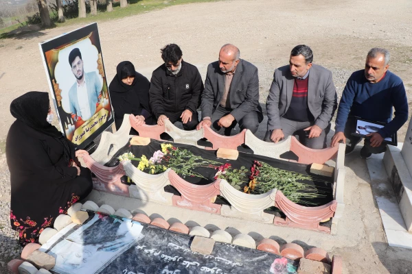 شرکت درمراسم ترحیم دانشجو معلم محمد امین عاشورپور
 7