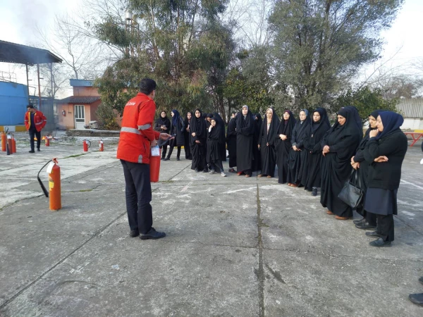 کلاس آموزشی و مانور عملی مقابله با آتش  3