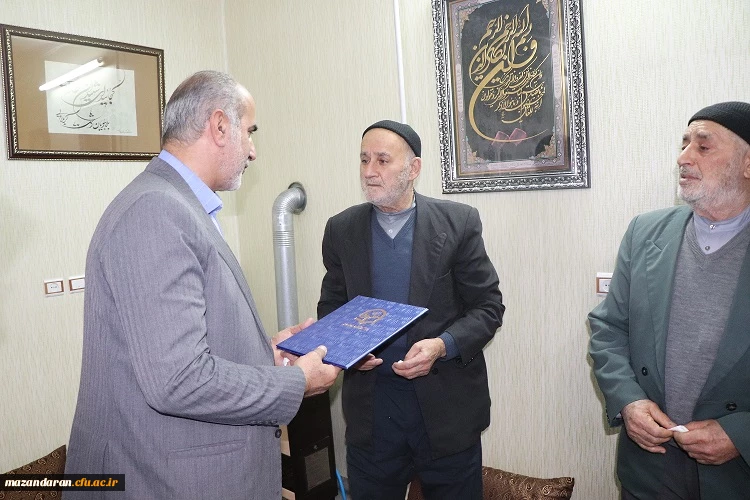 دیدار با خانواده محترم شهدا  دانشجو معلم به مناسبت دهه مبارک فجر  7