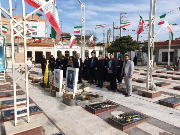  تجدید میثاق همکاران پردیس فاطمه الزهرا (س) ساری با مقام شهدا و آرمان های امام 2