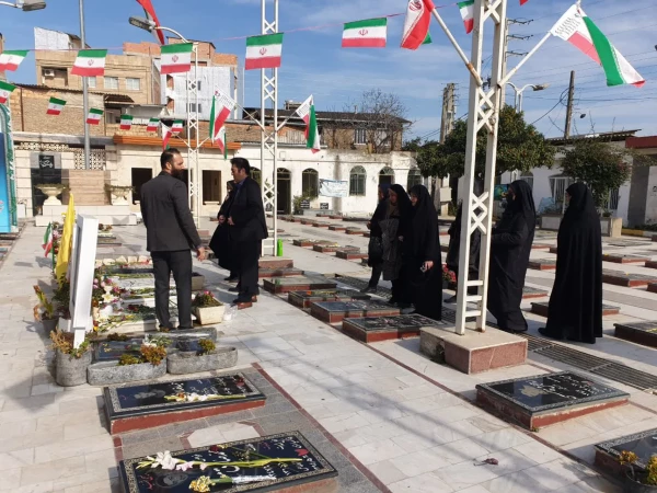  تجدید میثاق همکاران پردیس فاطمه الزهرا (س) ساری با مقام شهدا و آرمان های امام 2