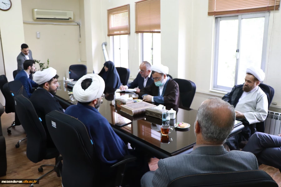 نشست صمیمی  معاون ستاد اقامه نماز کشور در پردیس دکتر شریعتی ساری   2