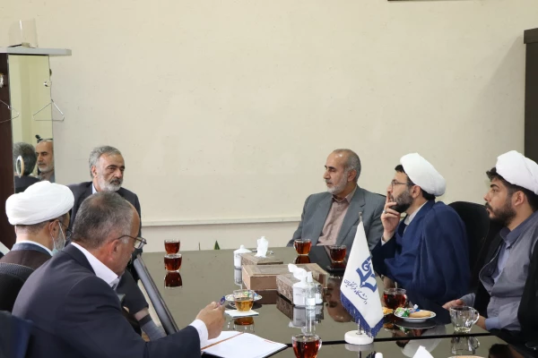 نشست صمیمی  معاون ستاد اقامه نماز کشور در پردیس دکتر شریعتی ساری   3