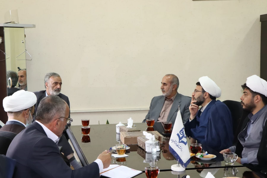 نشست صمیمی  معاون ستاد اقامه نماز کشور در پردیس دکتر شریعتی ساری   3