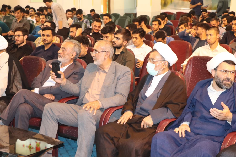 نشست صمیمی  معاون ستاد اقامه نماز کشور در پردیس دکتر شریعتی ساری   4