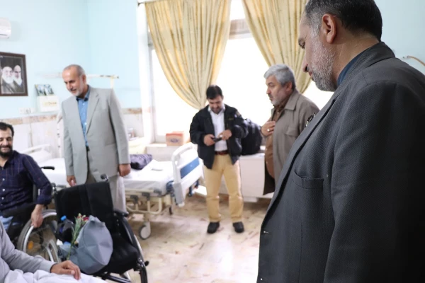 بازدید رییس دانشگاه فرهنگیان از آسایشگاه جانبازان ساری 5
