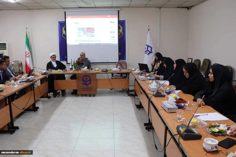 بازدید میدانی جلسه اداری با حضوردکتر مهدوی رئیس دانشگاه فرهنگیان درمرکز حضرت س قائمشهر 5