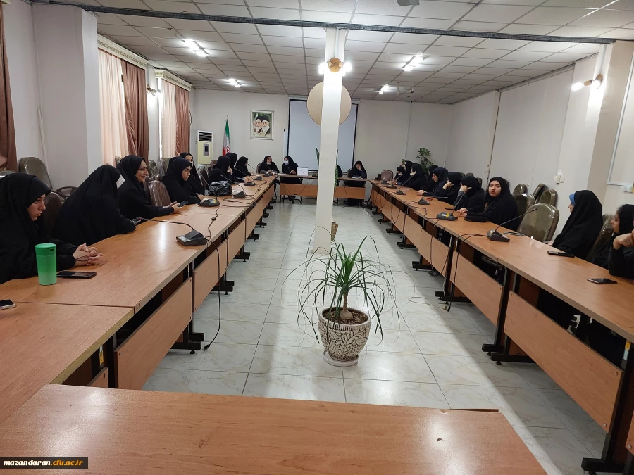 نشست ریاست مرکز  و مسئولان دانشگاه با دبیران کانون ها و انجمن ها و اعضای شورای صنفی و نمایندگان اتاق ها در سرای دانشجویی  2