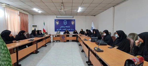 نشست ریاست مرکز  و مسئولان دانشگاه با دبیران کانون ها و انجمن ها و اعضای شورای صنفی و نمایندگان اتاق ها در سرای دانشجویی  5