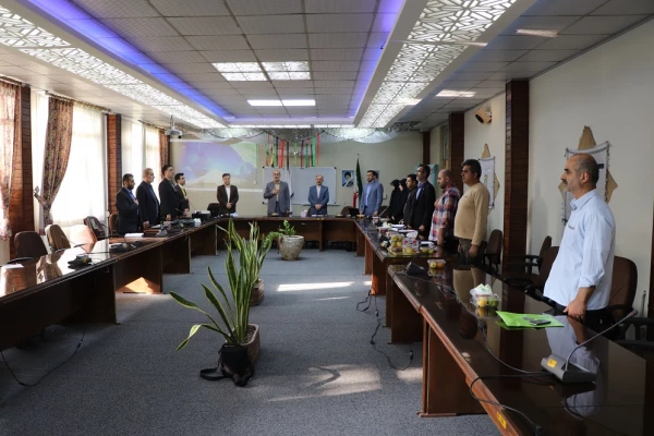 جلسه اداری دکترمهدوی با دانشجویان وکارکنان مرکز شهید رجائی بابل  2