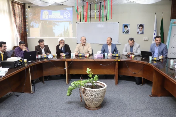 جلسه اداری دکترمهدوی با دانشجویان وکارکنان مرکز شهید رجائی بابل  3