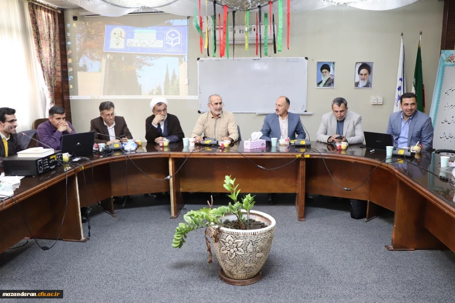 جلسه اداری دکترمهدوی با دانشجویان وکارکنان مرکز شهید رجائی بابل  3