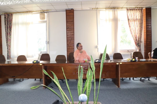 جلسه اداری دکترمهدوی با دانشجویان وکارکنان مرکز شهید رجائی بابل  7