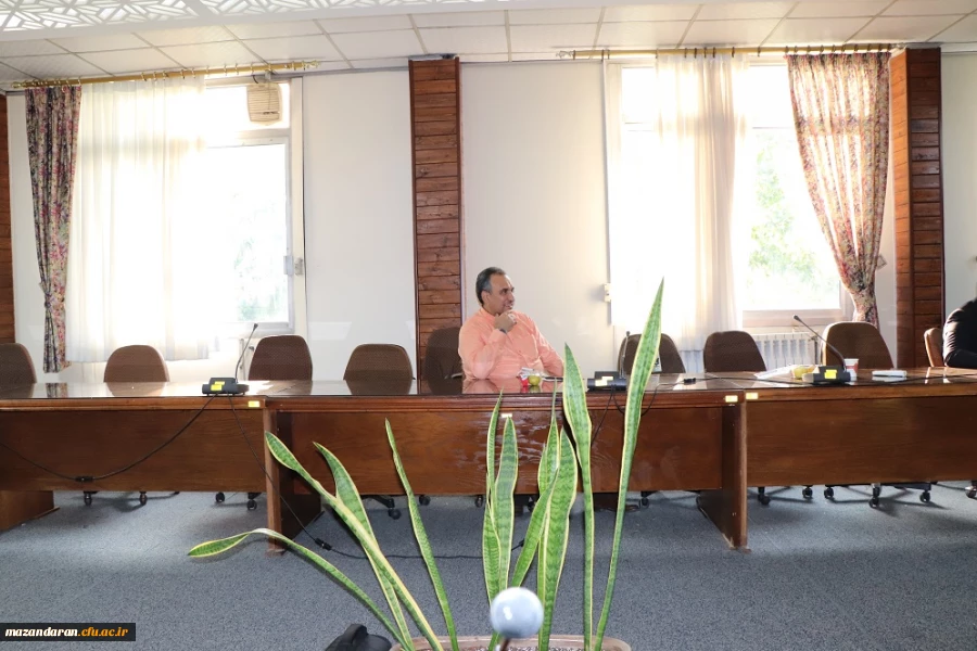 جلسه اداری دکترمهدوی با دانشجویان وکارکنان مرکز شهید رجائی بابل  7