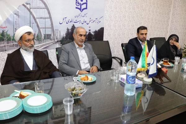 جلسه اداری دکتر مهدوی رئیس دانشگاه فرهنگیان مازندران  در بیت الهدی آمل  4