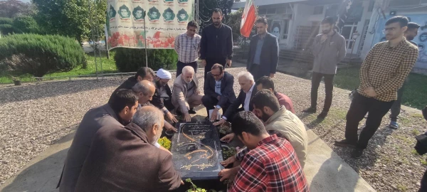  مراسم غباررویی و عطرافشانی مزار پاک شهید گمنام ( خوشنام )  با حضور مسئولین دانشگاه و اساتید برگزار شد 2