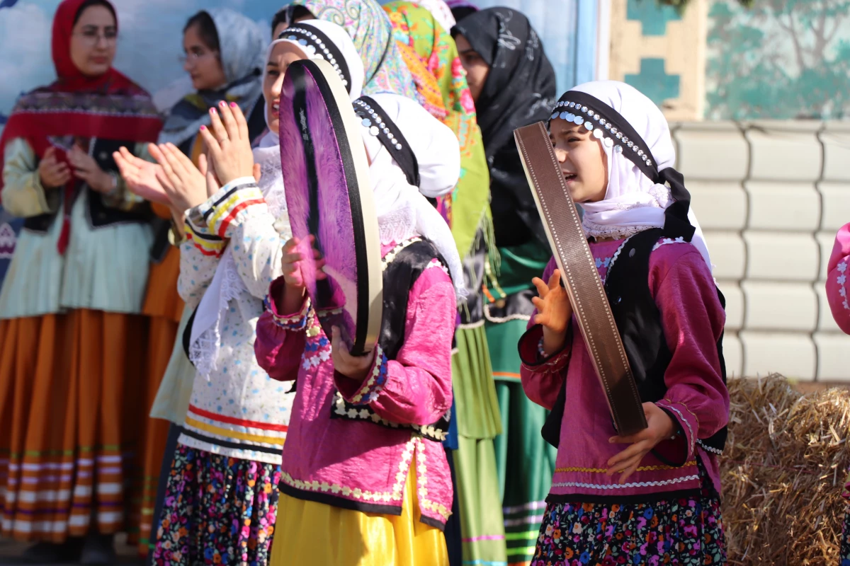 برگزاری سومین جشنواره گرامیداشت هفته مازندران به میزبانی دانشگاه فرهنگیان مازندران
 6