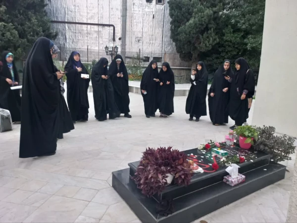 غبار روبی مزار شهید و برگزاری زیارت ال یاسین 4