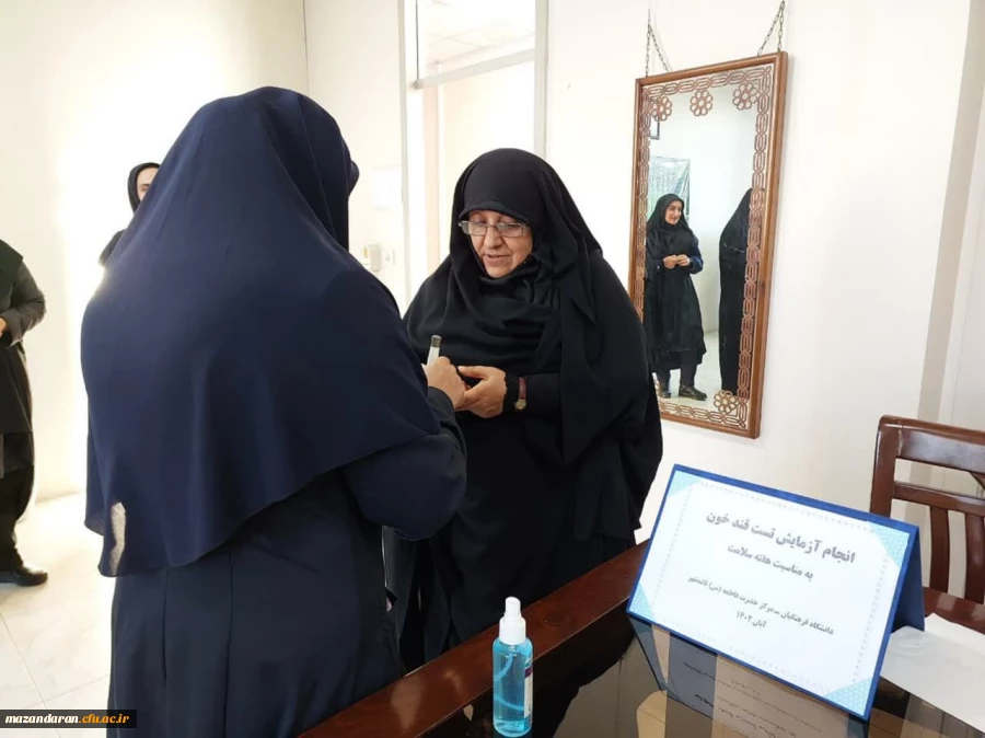 انجام آزمایش تست قند خون کارکنان اداری به مناسبت هفته سلامت 3