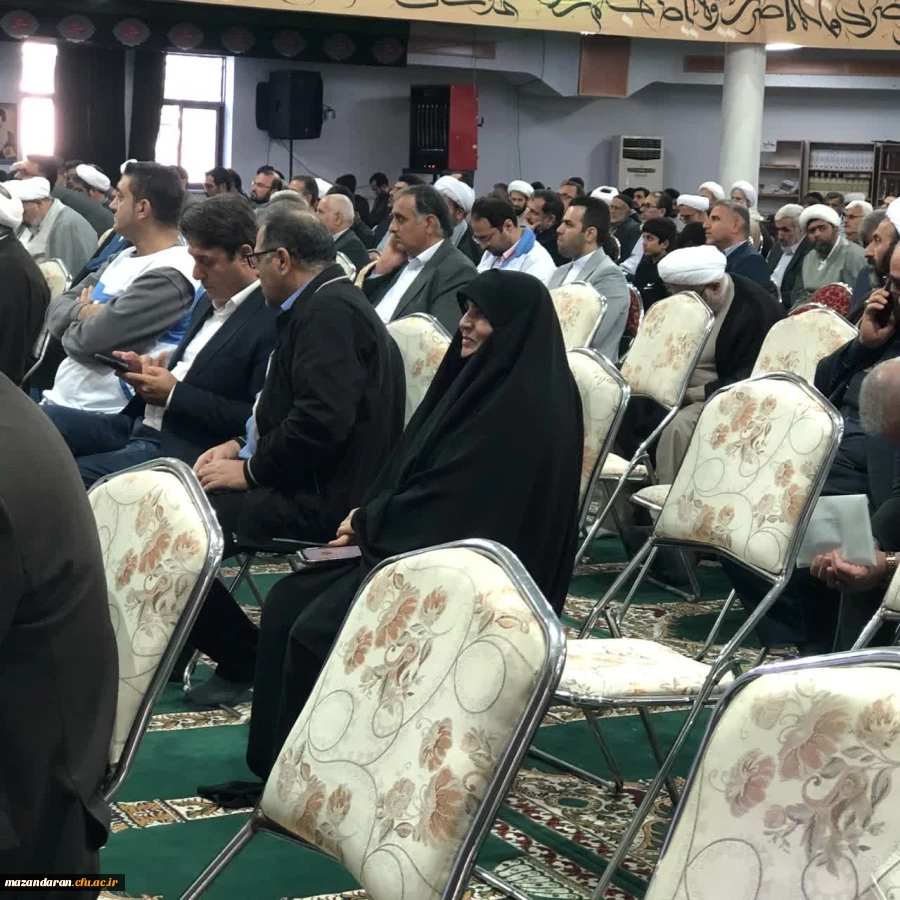 حضور دانشجو معلمان به همراه ریاست پردیس خواهران ساری و کارشناس فرهنگی در اجلاس نماز در دانشگاه مازندران  3