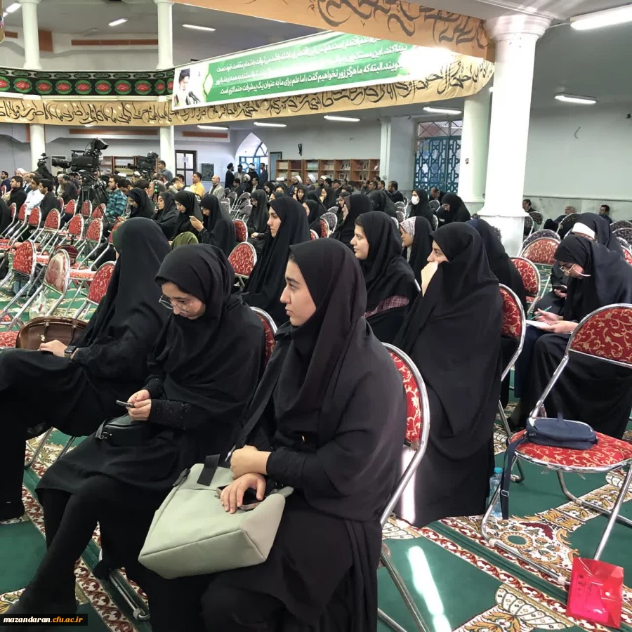 حضور دانشجو معلمان به همراه ریاست پردیس خواهران ساری و کارشناس فرهنگی در اجلاس نماز در دانشگاه مازندران  4