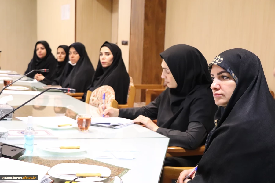 نشست صمیمی ریاست مرکز نظارت ، ارزیابی و تضمین کیفیت دانشگاه فرهنگیان با اساتید و اعضای هیأت و علمی 8