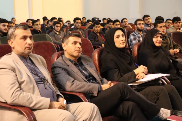 نشست صمیمی ریاست مرکز نظارت ، ارزیابی و تضمین کیفیت دانشگاه فرهنگیان با دانشجومعلمان  12