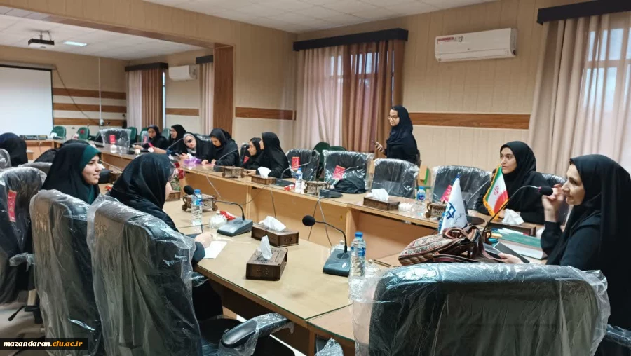 برگزاری کارگاه کاربرد فناوری در آموزش علوم تجربی به مناسبت هفته پژوهش 
 3