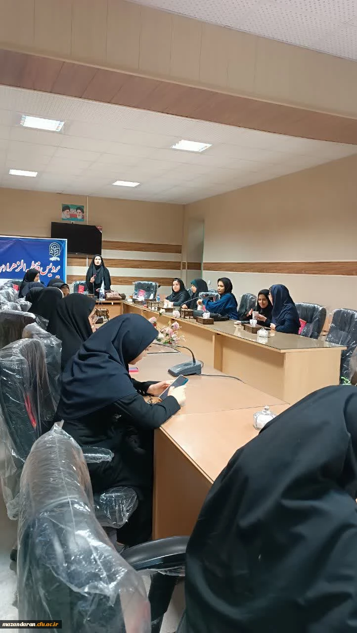 برگزاری کارگاه کاربرد فناوری در آموزش علوم تجربی به مناسبت هفته پژوهش 
 4