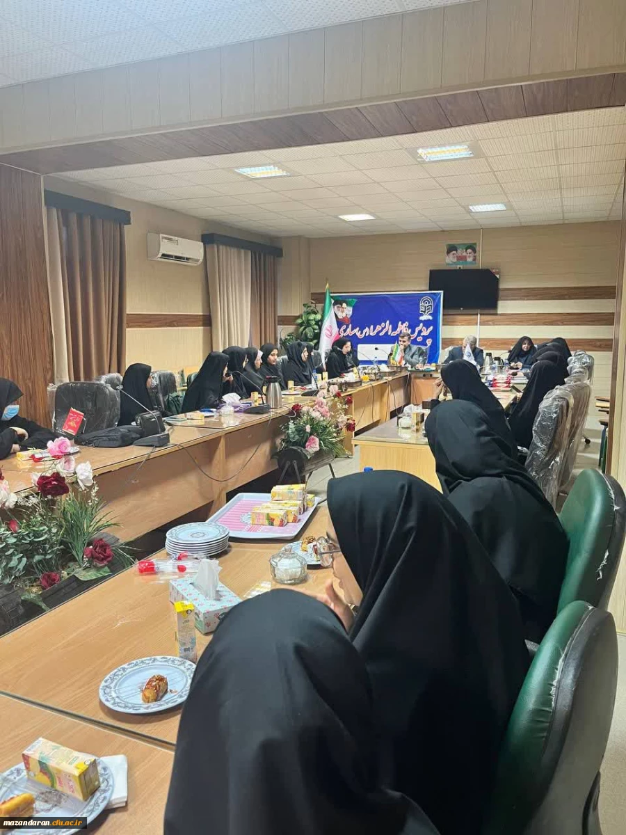 نشست صمیمی ایوب ابراهیمی ، ریاست مرکز نظارت ، ارزیابی و تضمین کیفیت دانشگاه فرهنگیان ، با دبیران کانون ها و انجمن ها،بسیج و شورای صنفی     4