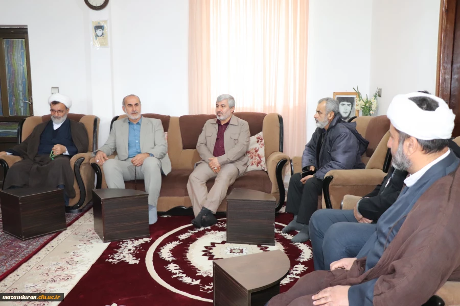 تجلیل و تکریم از خانواده های محترم شهدا
 2