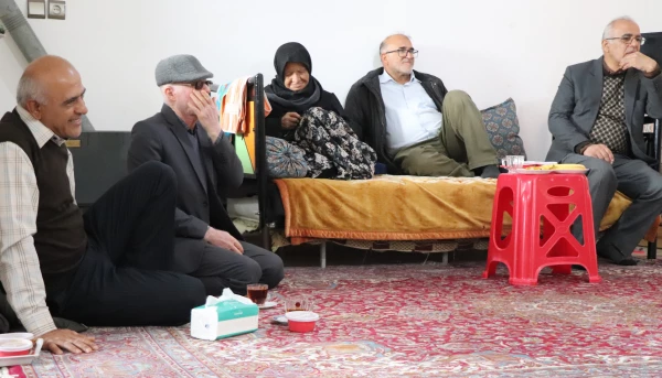 تجلیل و تکریم از خانواده های محترم شهدا
 3