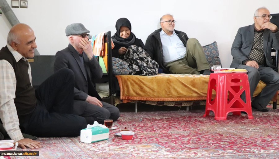 تجلیل و تکریم از خانواده های محترم شهدا
 3