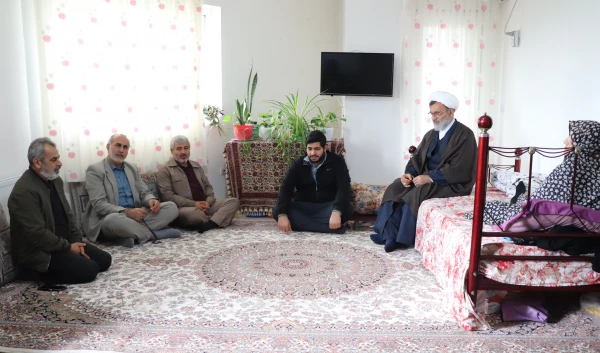 تجلیل و تکریم از خانواده های محترم شهدا
 2