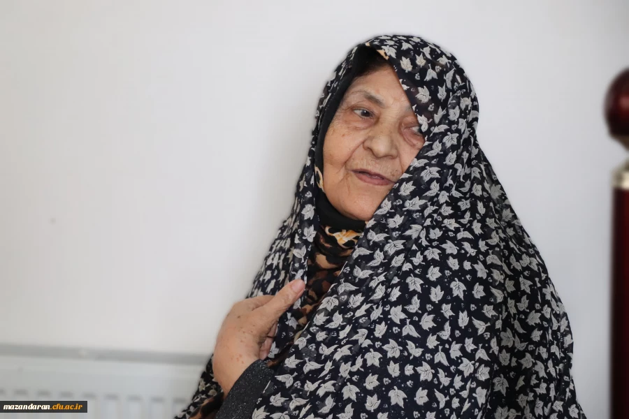 تجلیل و تکریم از خانواده های محترم شهدا
 3